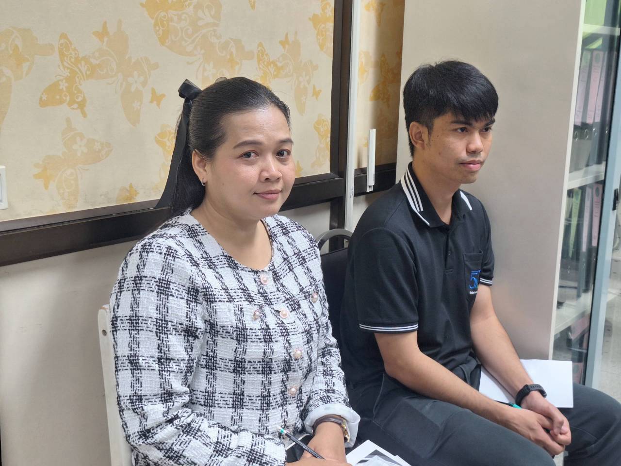 title - ผู้ตรวจราชการ ส.ป.ก. ลงพื้นที่จังหวัดมหาสารคาม ประชุมติดตามความก้าวหน้าผลการดำเนินงาน พร้อมตรวจเยี่ยมให้กำลังใจกลุ่มวิสาหกิจชุมชนผู้ปลูกสมุนไพร และกลุ่มวิสาหกิจชุมชนแปรรูปผลผลิตทางการเกษตร